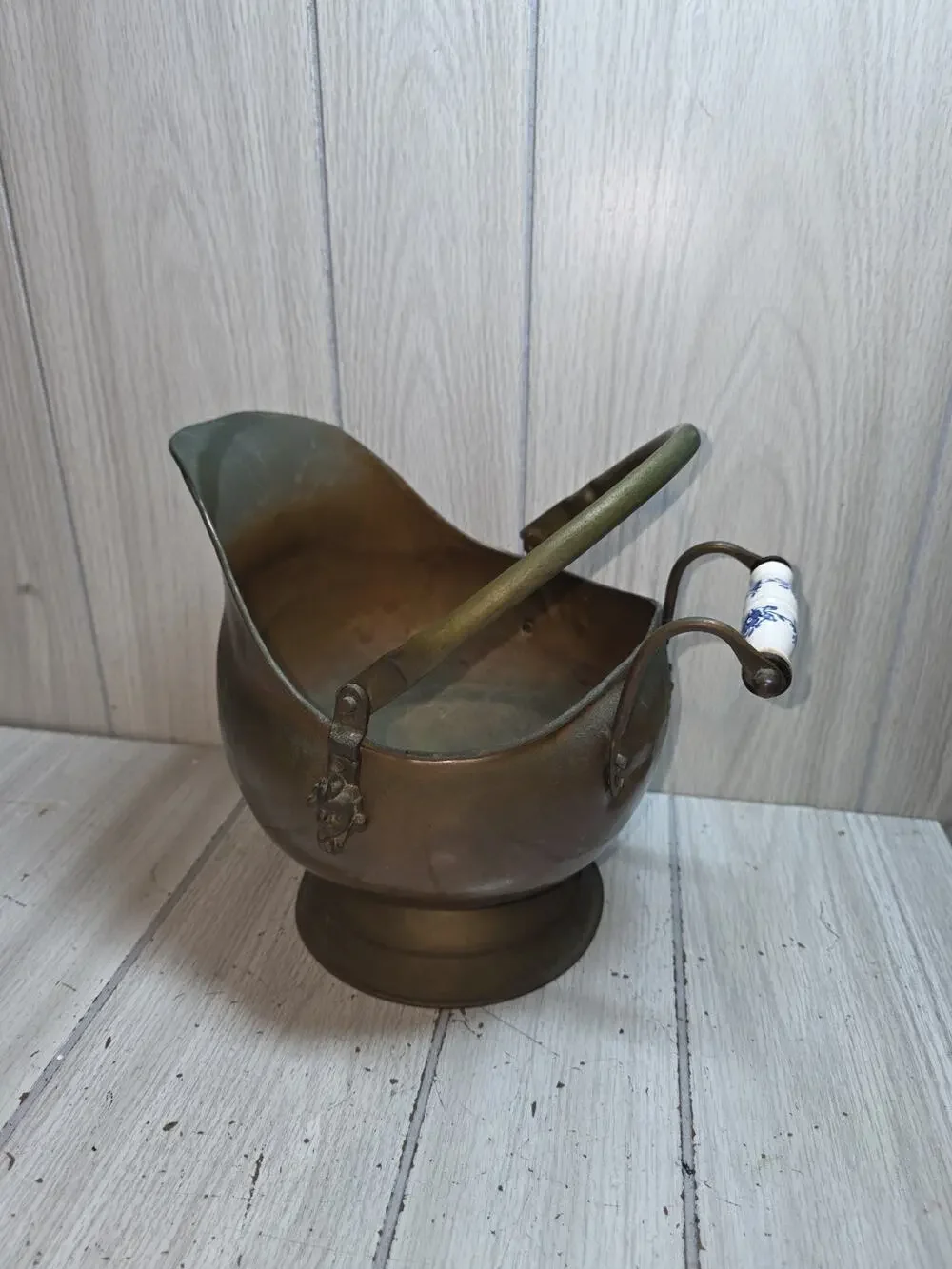 Vintage Hammered Copper Coal Scuttle Bucket With White And Blue Porcelain Handle